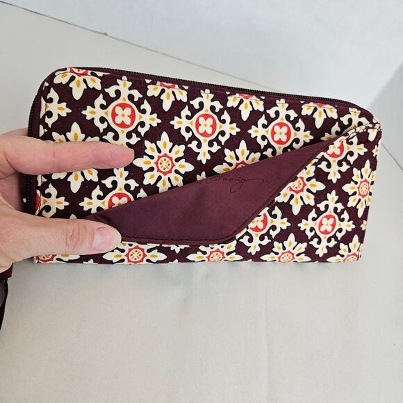 Vera Bradley Women's Medallion Long Zippered Travel Organizer Wallet - Picture 4 of 12